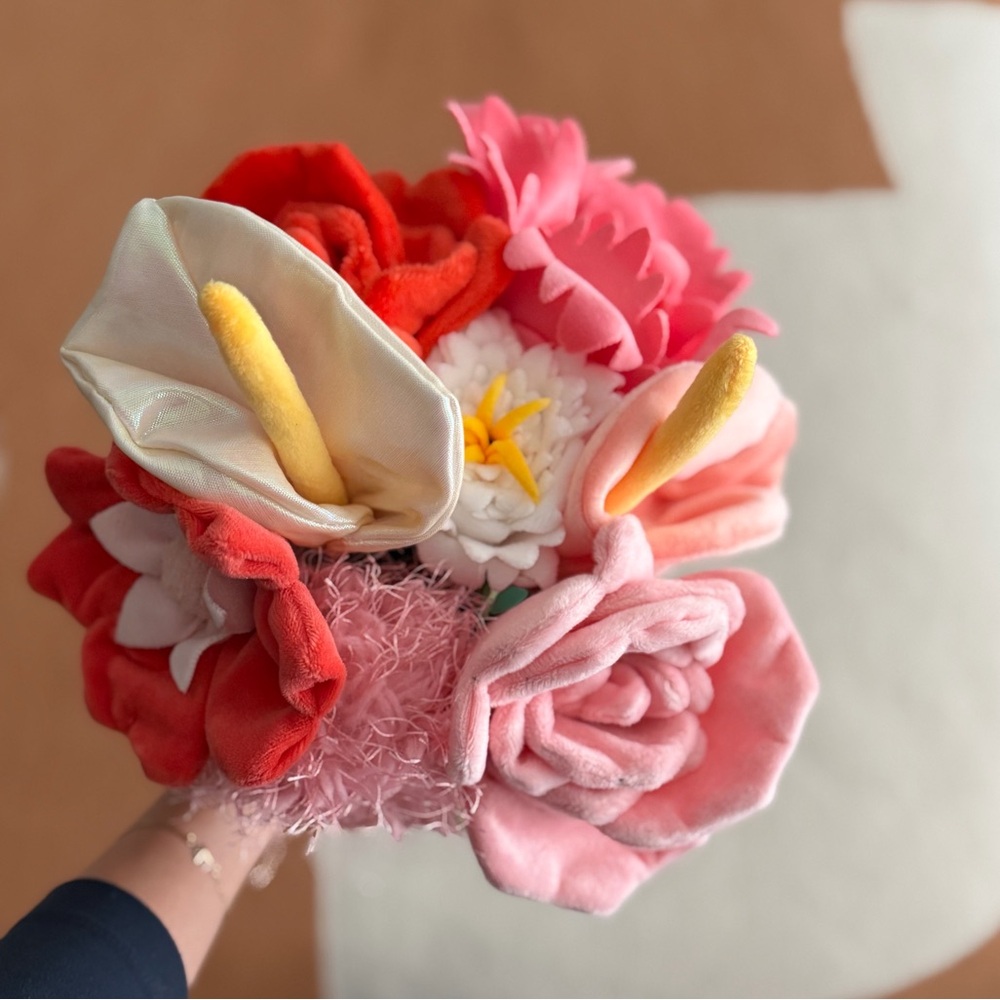 CJ Hendry Flower Bouquet (8 flowers)